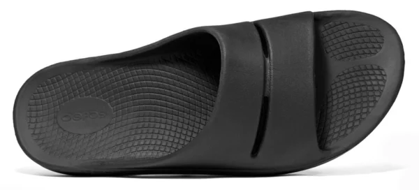 Sandalia Unisex OOFOS Recovery Ooahh Negro - Imagen 2